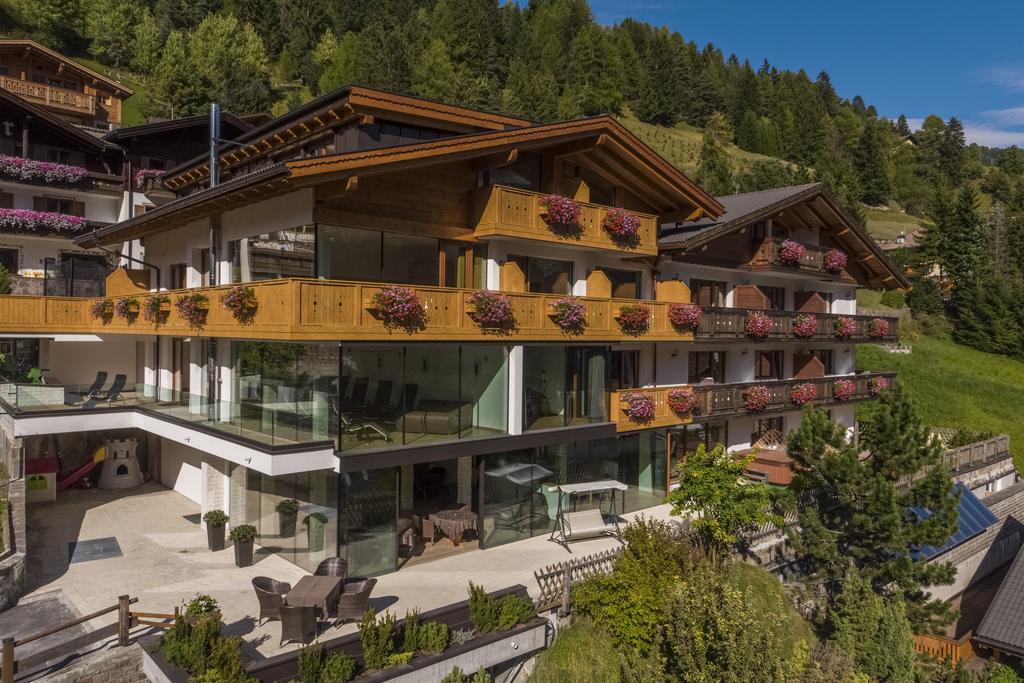 Garni Gardena - Appartments Hotel Santa Cristina Val Gardena